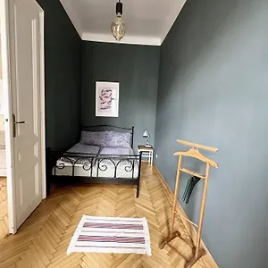 Ruhige & Grosse Altbauwohnung 7min Zum Zentrum Wiedeń